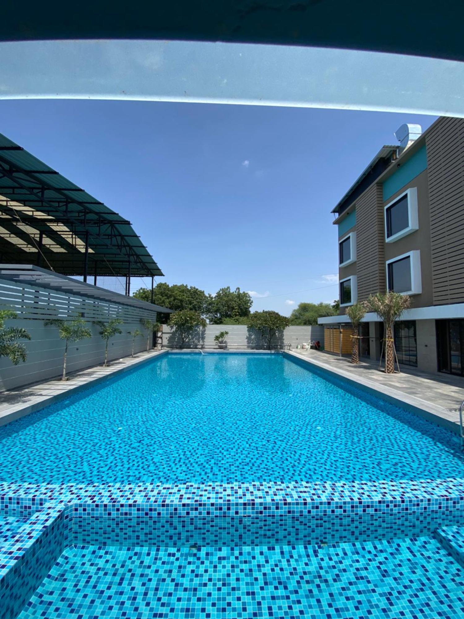 The Pavilion Park Resort Malegaon Ngoại thất bức ảnh