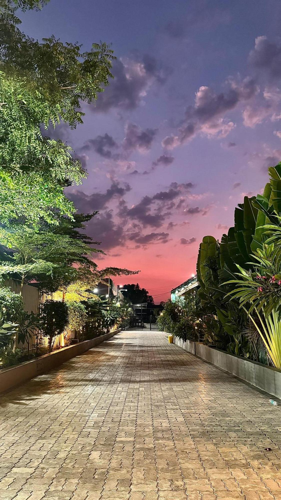 The Pavilion Park Resort Malegaon Ngoại thất bức ảnh